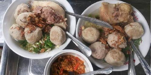 Bakso Mbah Man: Rasa Legendaris yang Menggigit Jiwa di Karangbadar