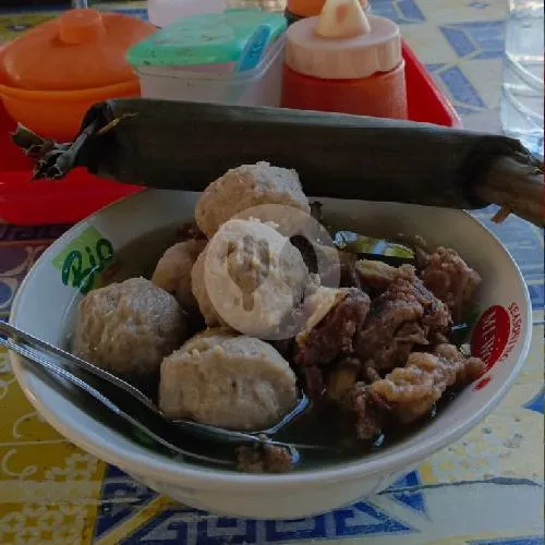 Bakso Kumplit dan Lontong